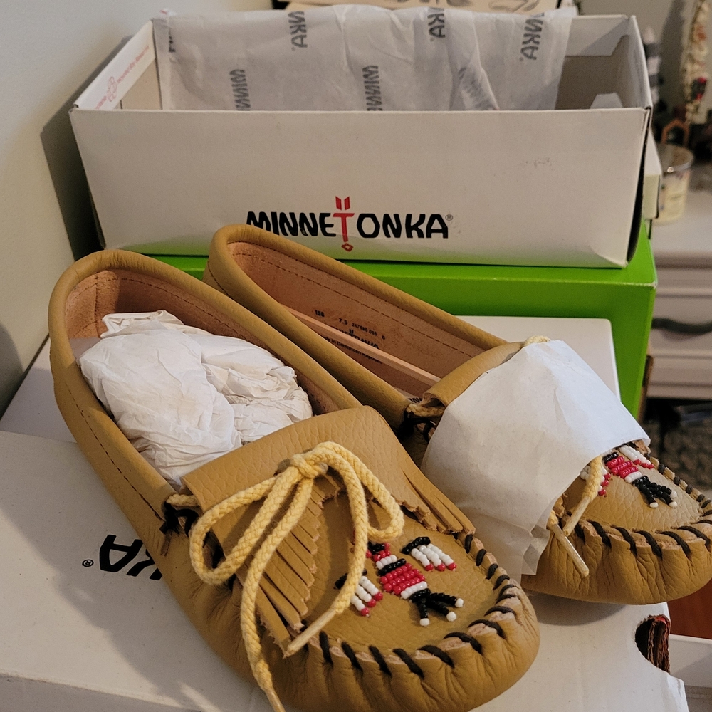 Minnetonka Tan Beaded Fringe Moccasins